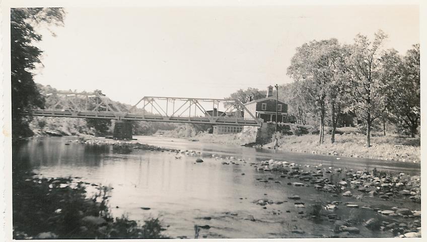 2000.46.1.0 Bridge Street Bridge in NH Center